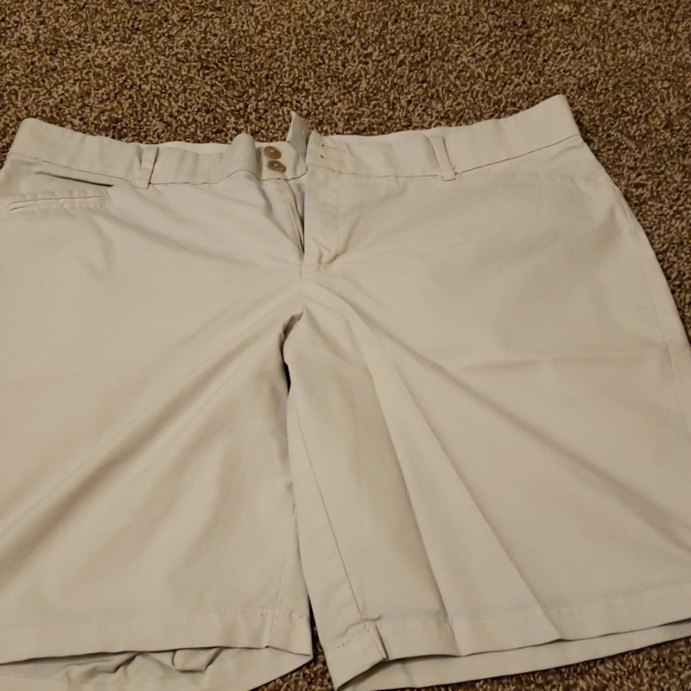 Dockers Khaki "walking" shorts